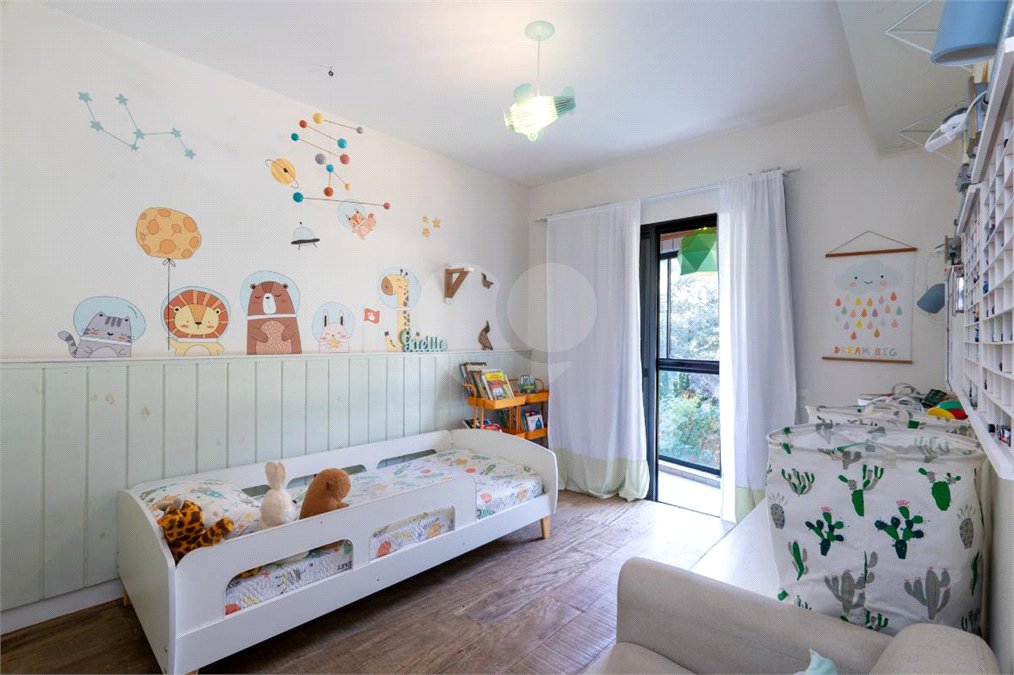 Apartamento à venda com 3 quartos, sendo 1 suíte, em Jardim Morumbi, São Paulo, SP