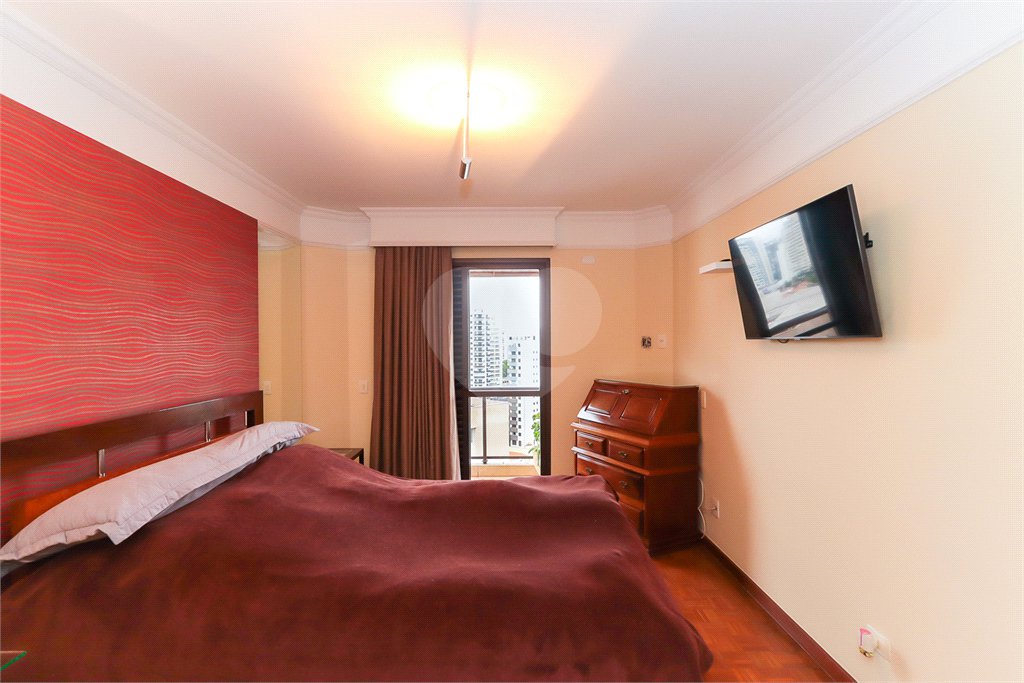 Apartamento à venda com 3 quartos, sendo 2 suítes, em Campo Belo, São Paulo, SP
