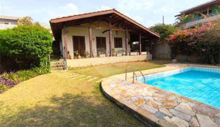 Casa à venda com 4 quartos, sendo 2 suítes, em Jardim Santa Bárbara, Atibaia, SP