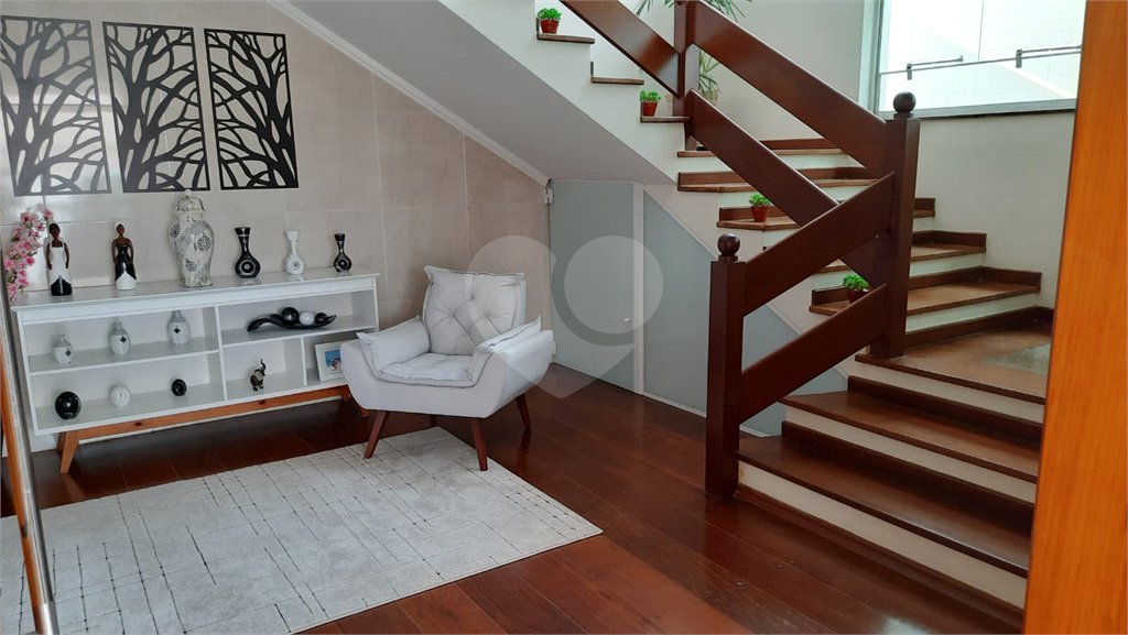 Casa à venda com 5 quartos, sendo 1 suíte, em Vila Lavínia, Mogi das Cruzes, SP