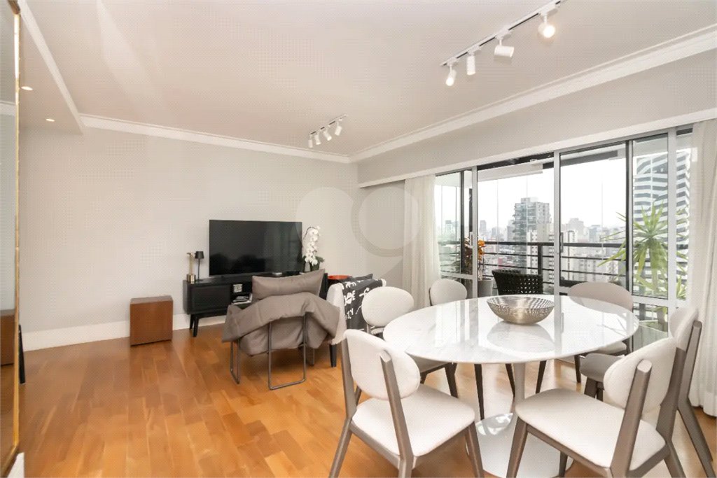 Apartamento à venda com 3 quartos, sendo 2 suítes, em Vila Olímpia, São Paulo, SP