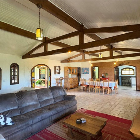 Sítio à venda com 4 quartos, sendo 2 suítes,  em Sorocamirim (canguera), São Roque, SP
