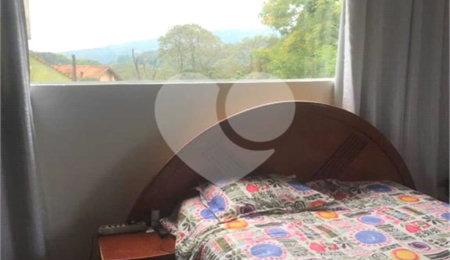 Casa à venda com 3 quartos, sendo 1 suíte,  no condomínio Iara Branca, Mairiporã - SP