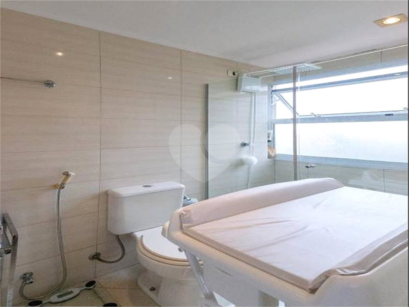 Apartamento à venda com 2 quartos, sendo 1 suíte, em Vila Olímpia, São Paulo, SP