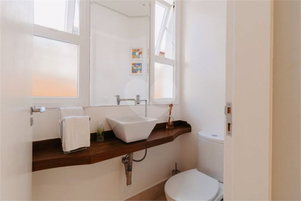 Casa à venda com 5 quartos, sendo 4 suítes, no condomínio Figueira Garden, Atibaia - SP