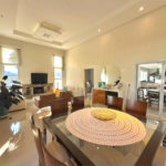 Casa à venda com 4 quartos, sendo 3 suítes, no condomínio Vila Hípica II, Vinhedo - SP