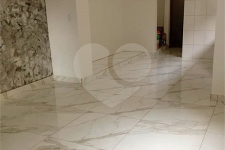 Sobrado à venda com 3 quartos, sendo 2 suítes,  em Vila Homero Thon, Santo André, SP