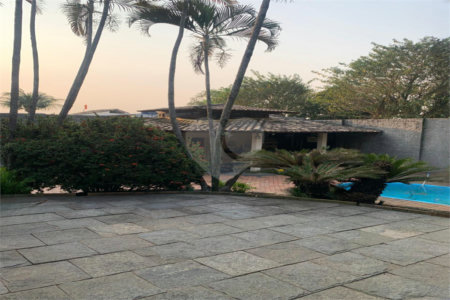 Casa à venda com 4 quartos, sendo 3 suítes, no condomínio Mirante da Barra, Rio de Janeiro - RJ