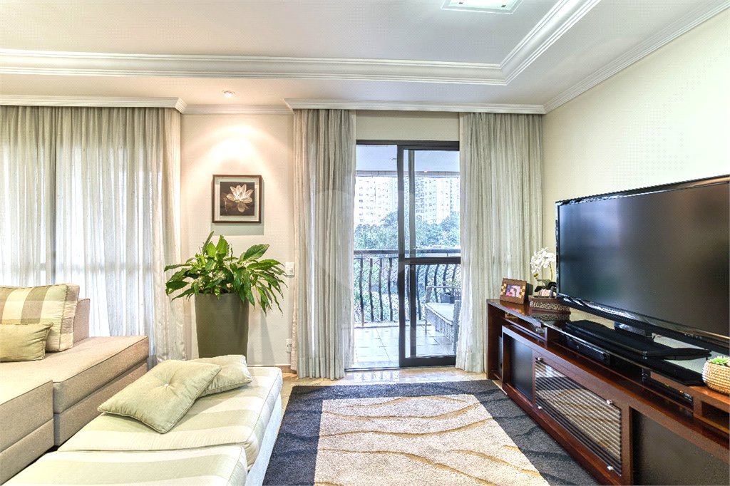 Apartamento à venda com 4 quartos, sendo 3 suítes, em Alto da Boa Vista, São Paulo, SP