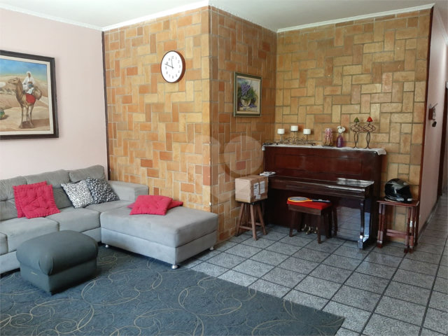 Sobrado à venda com 5 quartos, sendo 2 suítes,  em Parque Novo Mundo, São Paulo, SP