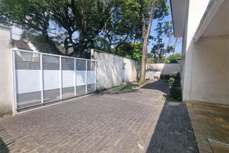 Sobrado à venda com 6 suítes em Alto de Pinheiros, São Paulo, SP