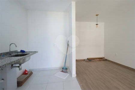 Apartamento à venda com 3 quartos, sendo 1 suíte, em Vila Anastácio, São Paulo, SP