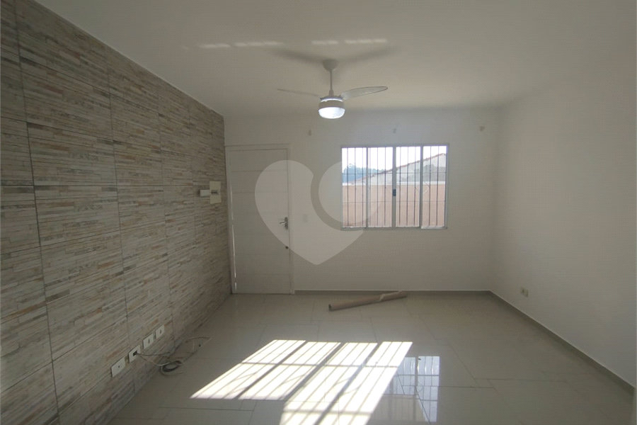 Casa à venda com 2 quartos no condomínio Vila Ajoá, Caieiras - SP