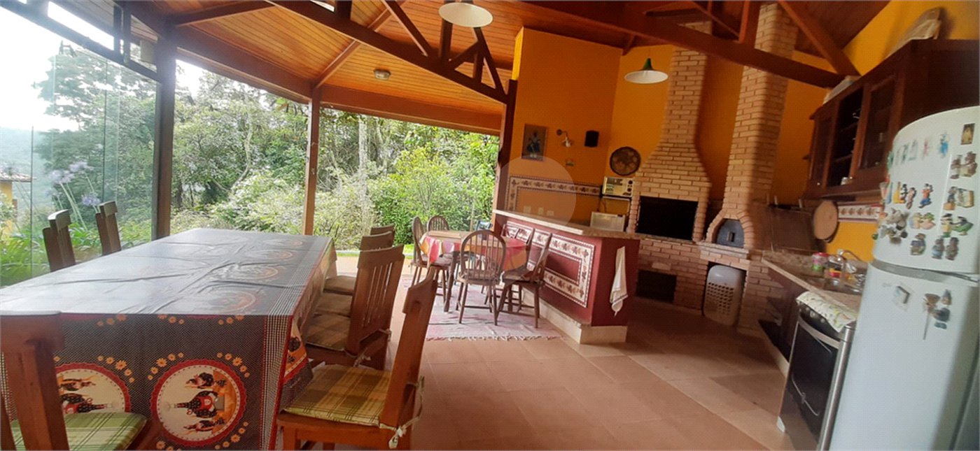Casa à venda com 5 quartos, sendo 4 suítes, no condomínio Alpes da Cantareira, Mairiporã - SP