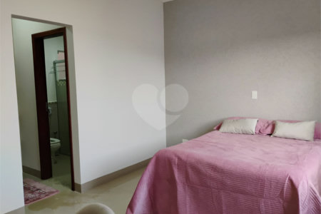 Sobrado à venda com 4 quartos, sendo 3 suítes,  em Jardim Marabá, Itapetininga, SP