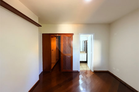 Apartamento à venda com 3 quartos, sendo 1 suíte, em Alto da Boa Vista, São Paulo, SP