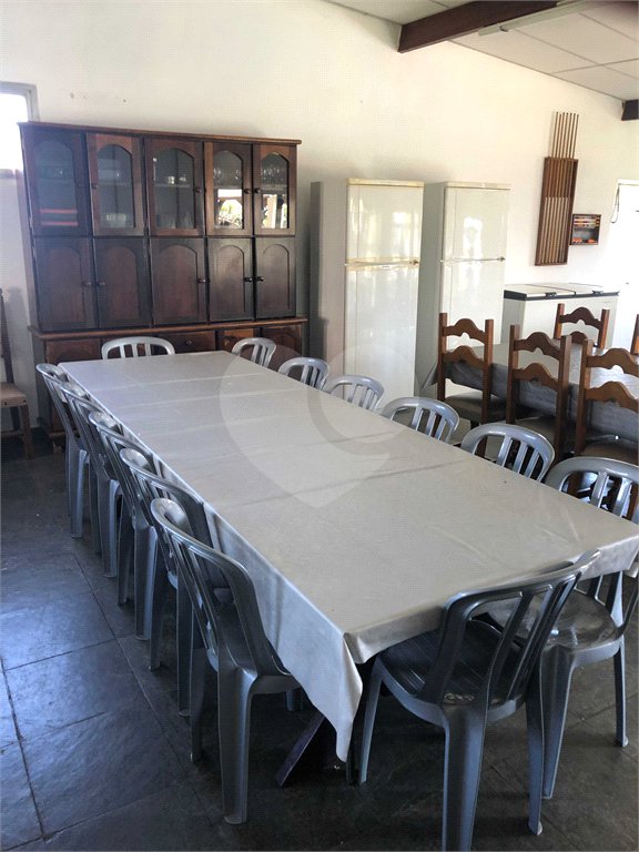 Chácara à venda com 9 quartos, sendo 6 suítes,  em Araçoiaba da Serra, SP