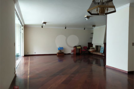 Casa à venda com 4 quartos, sendo 2 suítes, em Jardim das Vertentes, São Paulo, SP