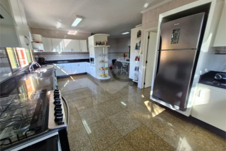 Casa à venda com 4 suítes no condomínio Villa Viana II, Cotia - SP
