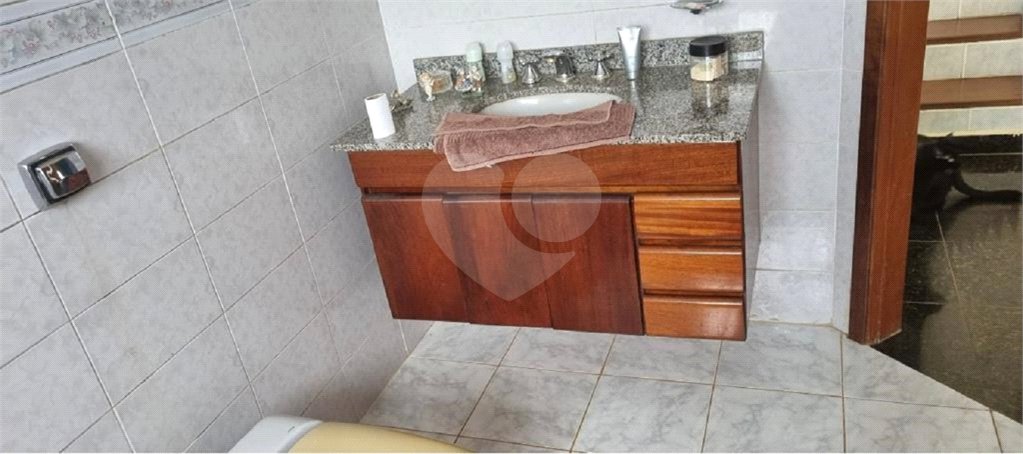 Sobrado à venda com 4 quartos, sendo 2 suítes,  em Recreio Maristela, Atibaia, SP