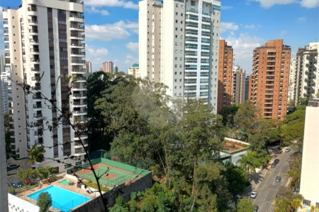 Apartamento à venda ou para alugar com 4 quartos, sendo 1 suíte,  em Vila Andrade, São Paulo, SP