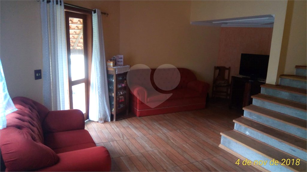 Sobrado à venda com 5 quartos, sendo 1 suíte, em Serra da Cantareira, Mairiporã, SP