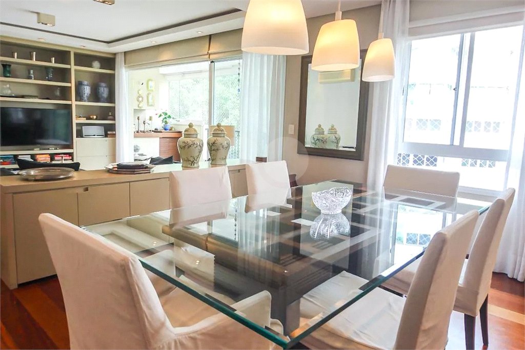 Apartamento à venda com 3 suítes em Real Parque, São Paulo, SP