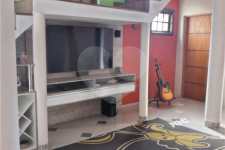 Casa à venda com 2 quartos, sendo 1 suíte, em Serpa, Caieiras, SP