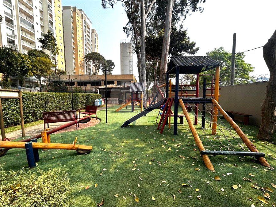 Apartamento à venda com 3 quartos, sendo 1 suíte,  em Vila Paulo Silas, São Paulo, SP