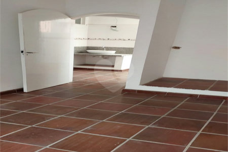 Sobrado à venda com 3 quartos, sendo 2 suítes, em Vila Paulicéia, São Paulo, SP
