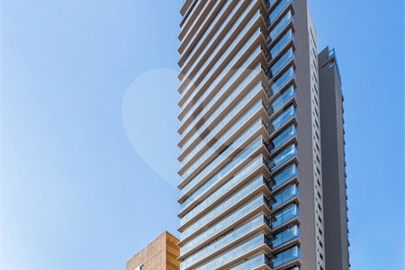Apartamento à venda com 3 quartos, sendo 2 suítes, em Moema, São Paulo, SP