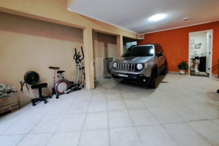 Sobrado com 425 m², 3 suítes e 4 vagas de garagem, à venda no bairro Santa Maria em São Caetano do Sul