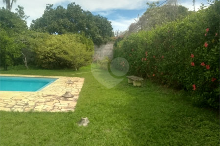 Casa à venda com 4 quartos, sendo 1 suíte,  no condomínio Village da Serra, Araçoiaba da Serra - SP