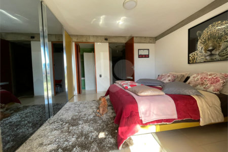 Sobrado à venda com 4 quartos, sendo 3 suítes, em Alto da Lapa, São Paulo, SP