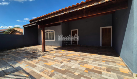 Casa Térrea à venda com 4 quartos, sendo 2 suítes,  em Loteamento Loanda, Atibaia, SP