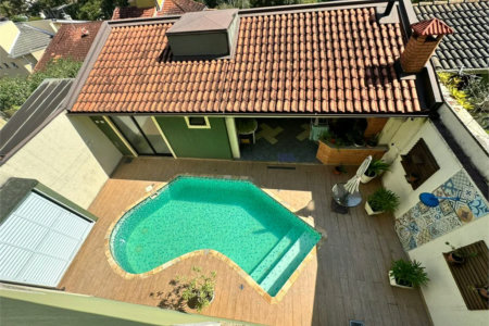 Casa à venda com 3 quartos, sendo 1 suíte, no condomínio Residencial Jardim das Flores 1510, Cotia - SP
