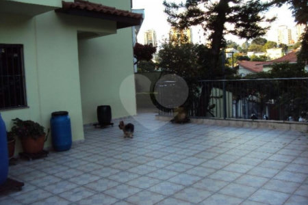 Sobrado à venda com 4 quartos, sendo 2 suítes, em Jardim Peri Peri, São Paulo, SP
