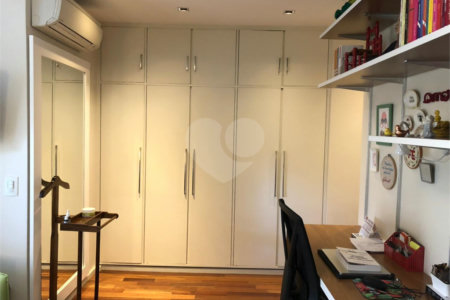 Apartamento à venda com 4 quartos, sendo 3 suítes, em Alto da Boa Vista, São Paulo, SP