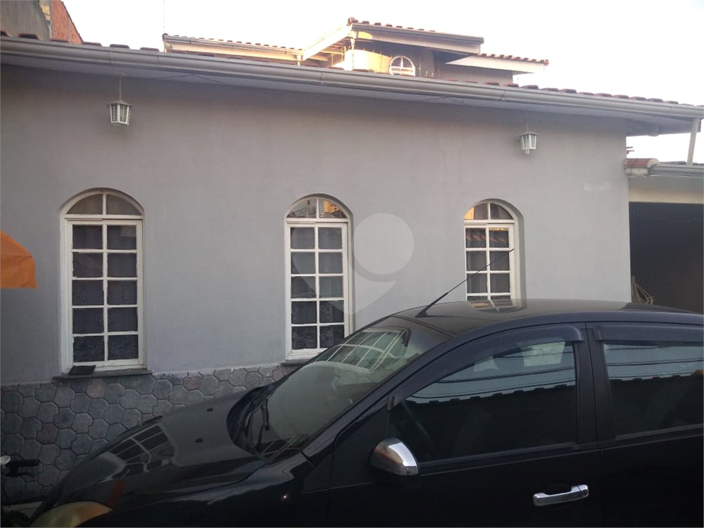 Casa Térrea à venda com 3 suítes em Jardim São Pedro, Mogi das Cruzes, SP