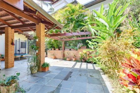 Casa à venda com 4 quartos, sendo 2 suítes, em Jardim Cordeiro, São Paulo, SP