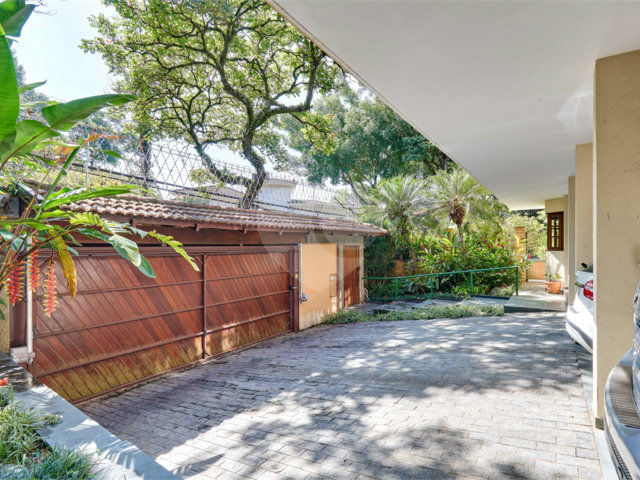 Casa à venda com 4 quartos, sendo 2 suítes,  em Jardim Cordeiro, São Paulo, SP