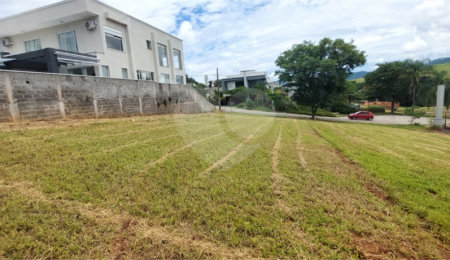 Terreno à venda no condomínio Figueira Garden, Atibaia - SP