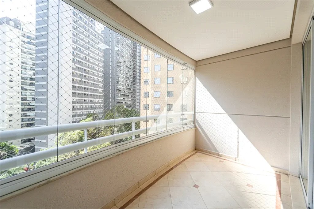 Apartamento à venda em Moema