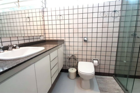 Sobrado à venda ou para alugar com 3 quartos, sendo 2 suítes, em Brooklin, São Paulo, SP