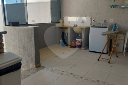 Sobrado à venda com 4 quartos, sendo 3 suítes, em Residencial Novo Horizonte I, Mogi das Cruzes, SP
