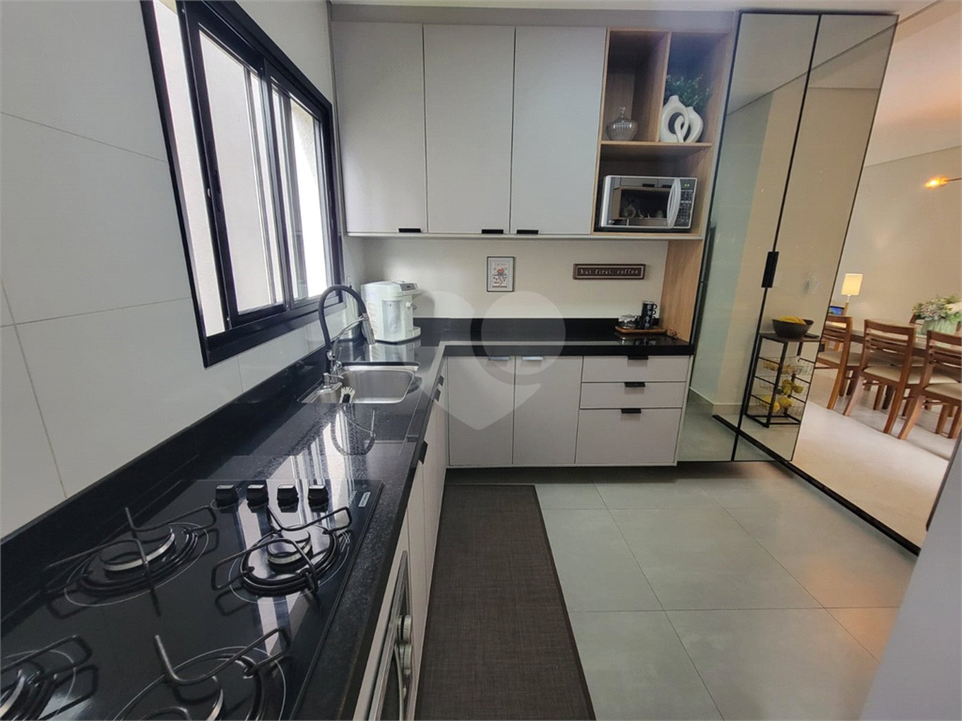 Casa à venda com 3 suítes no condomínio Villaggio Maranello, Vinhedo - SP