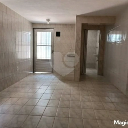 4 casas independentes em terreno de 245m² , à venda no Jardim Soares em Guainazes.
