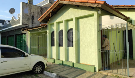 Casa à venda com 3 quartos, sendo 1 suíte,  no Centro, Poá, SP