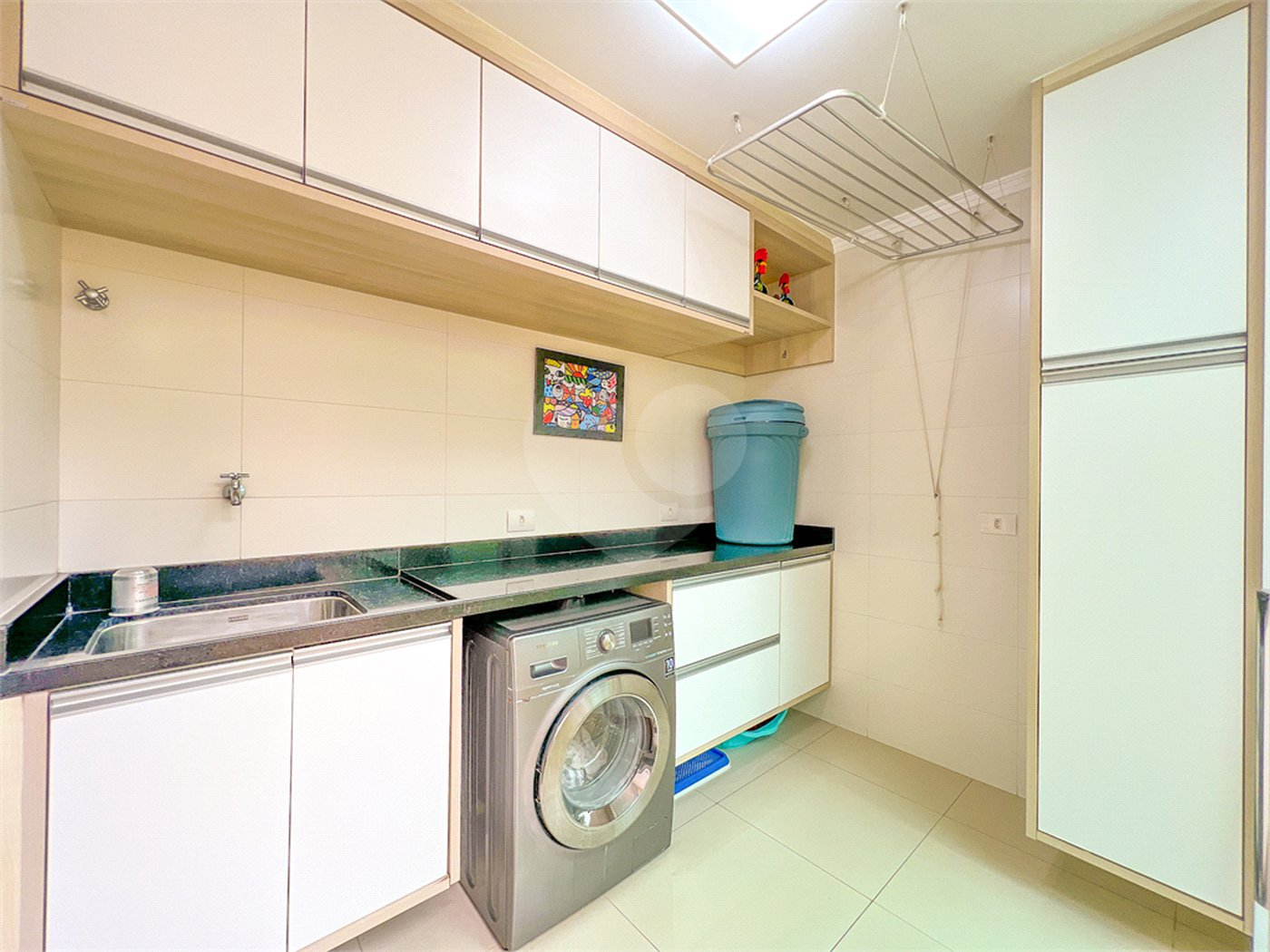 Casa à venda com 4 quartos, sendo 2 suítes,  no condomínio Floradas da Serra, São Paulo - SP