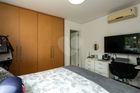 Casa à venda com 5 quartos, sendo 4 suítes, no condomínio Villa de Monterey, São Paulo - SP